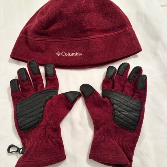 Columbia Beanie and Matching Gloves - Burgundy - Picture 3 of 11